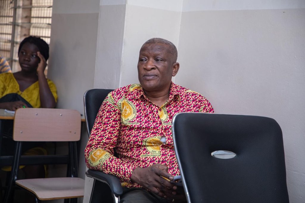 PhysicsKnust's tweet photo. On January 11th, the Department of Physics, KNUST hosted its orientation for our incoming class!

We were thrilled to welcome all our freshmen and kick off their exciting journey into the world of physics.

Buckle up for four years of intellectual adventures!
#KNUSTPhysics https://t.co/mr0C7OQTg1