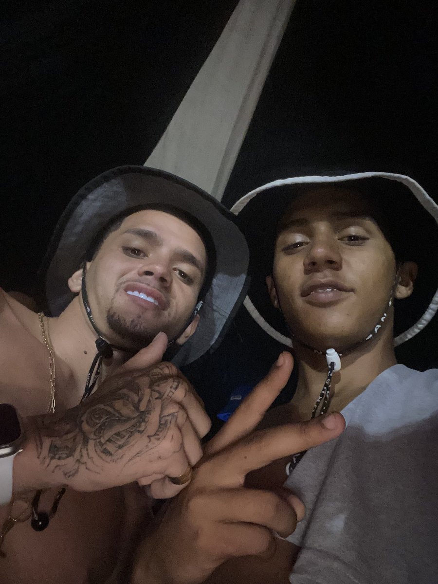 coe irmão, to sem acreditar até agr mn😭😭💔💔💔vc tava felizao mn, mostrando nossa foto da rlk, contanto da época da escola, pq vc me deixou irmão 😭💔💔 te amo muito kaua💔❤️ pra sempre será lembrado, olha por nós daí de cima irmão 😭😭💔💔