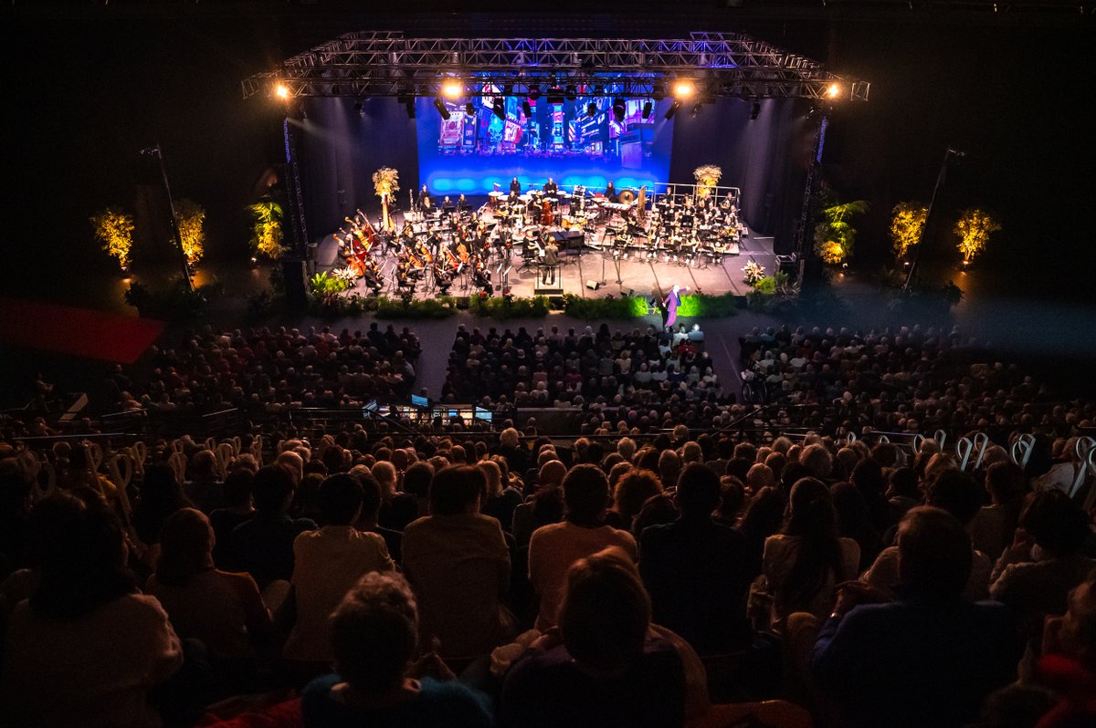 Record d'affluence cette année pour le Concert du Nouvel An de l'Orchestre Symphonique Pays Basque avec plus de 5 000 spectateurs et deux soirées à guichet fermé. 2024 restera un concert de référence ! 👏🎶
📷 <a href="/VilleDeBayonne/">VilleDeBayonne</a> /M.Prat
