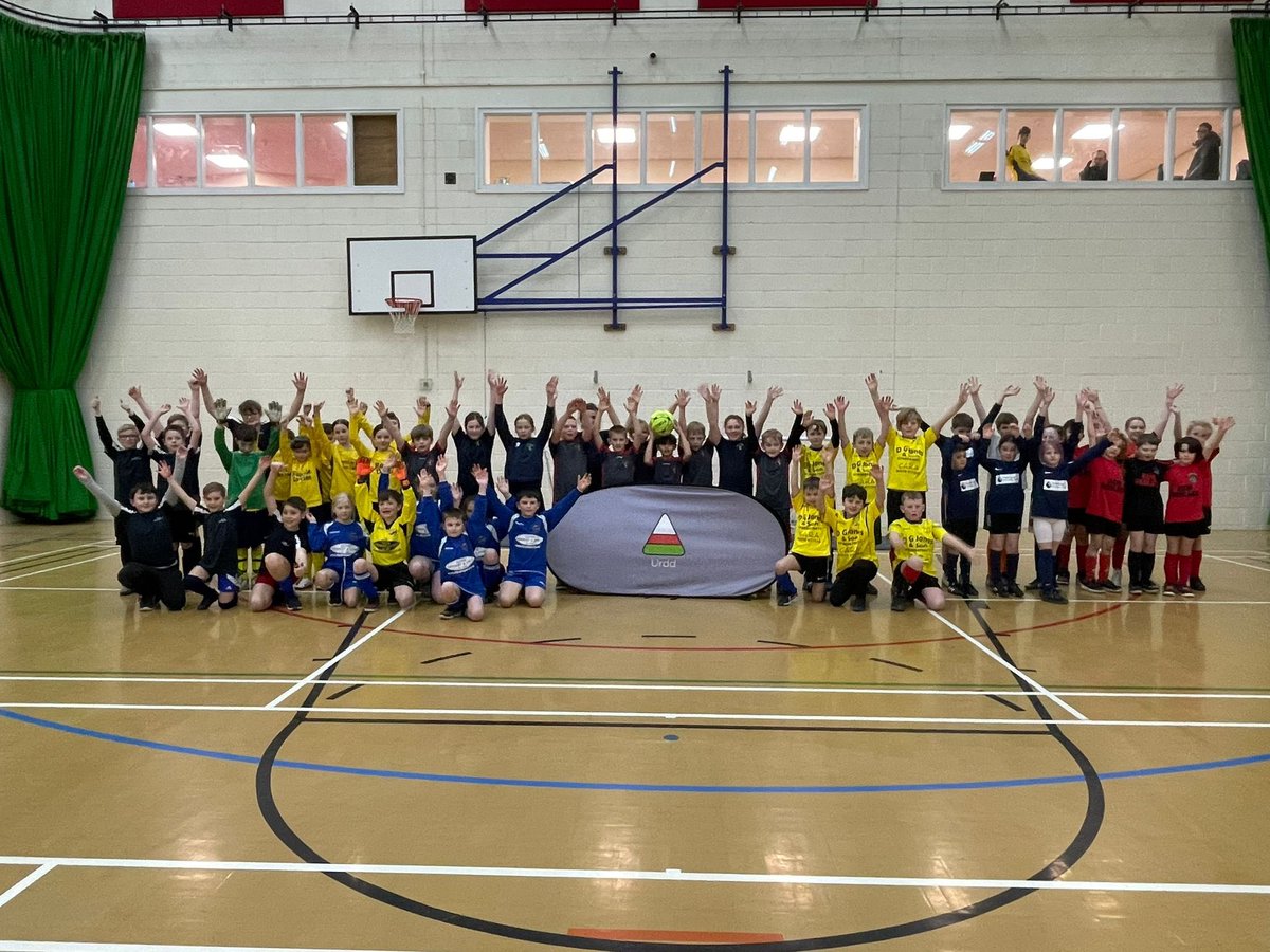 Am ddiwrnod llawn hwyl! 🙌

Gwych gweld gymaint ohonoch yn cymryd rhan 💪 

Pob lwc I <a href="/TalgarregYsg/">@ysgTalgarreg</a> v Ysgol Dihewyd yn y gem Terfynol ⚽️