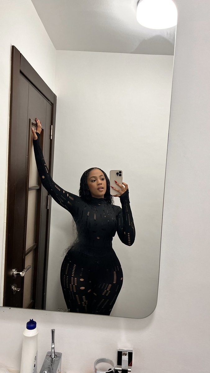 Mirror selfies are so essential before stepping out xx