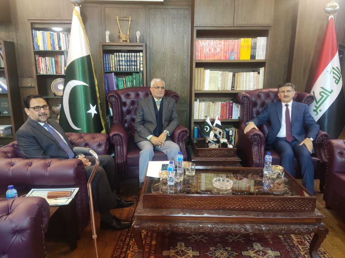 The Advisor to PM on Aviation Air Marshal(retd) Farhat Hussain Khan met with ambassador of 🇮🇶 in 🇵🇰 to discuss bilateral ties of mutual interest including visa fee waiver for zaireen during Moharram/Arbaeen & granting of 5th freedom rt. to Pak airlines.