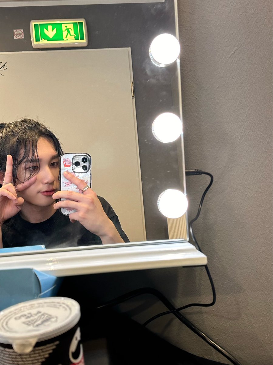 P1H_members's tweet photo. Thank you for helping me finish the last performance of Obahausen well. See you next time👍🏻👍🏻👍🏻🤘🏻

#P1Harmony #THEO https://t.co/FLROlEUgCz