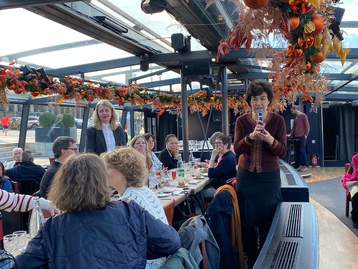 hjacquemont17's tweet photo. #bonneannée #Paris17 #seniors
Ravie dâaccueillir au nom de âŠ@geoffroyboulardâ© les seniors #paris17 pour la traditionnelle croisiĂšre sur la Seine proposĂ©e par #casvp : un Ă©ternel Ă©merveillement devant la beautĂ© de #Paris https://t.co/eoJfKZjeeq
