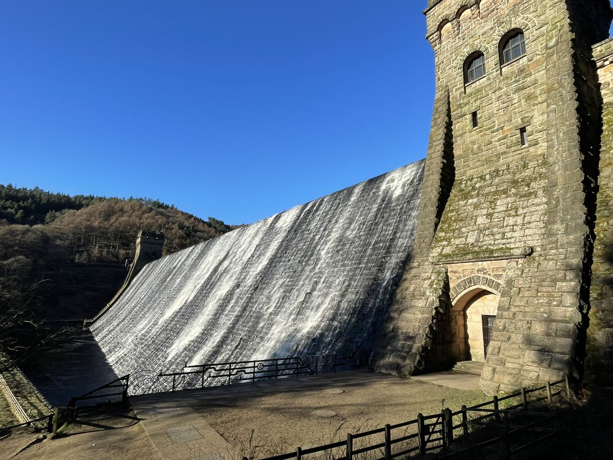 adaml1ndss_'s tweet photo. Derwent Valley wandering in the freezing cold π₯Ά
πDerwent Dam
πLost Lad
πBack Tor
The absolute best weather for it! Completely stuck in the moment.
#PeakDistrict #DerwentEdge https://t.co/47whqFLmYt