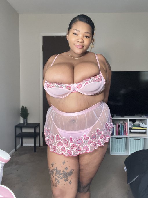 1 pic. POV I’m you’re wife ? https://t.co/DC6hFOmmoL