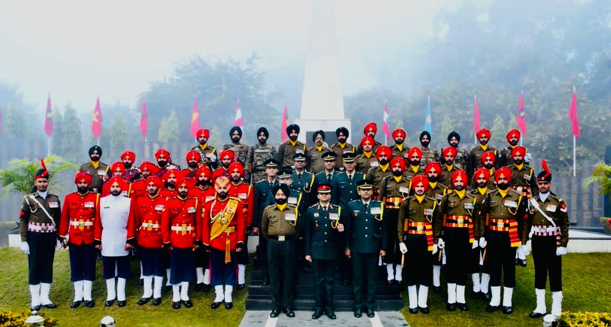 #ArmyDay2024 

On the solemn occasion, #ArmyCommander laid a wreath at #VeerSmriti Chandimandir & paid homage to our #Bravehearts who made the supreme sacrifice for the nation. Indian Army reaffirm it's commitment to ensure  territorial integrity & Nation building. 

@adgpi
