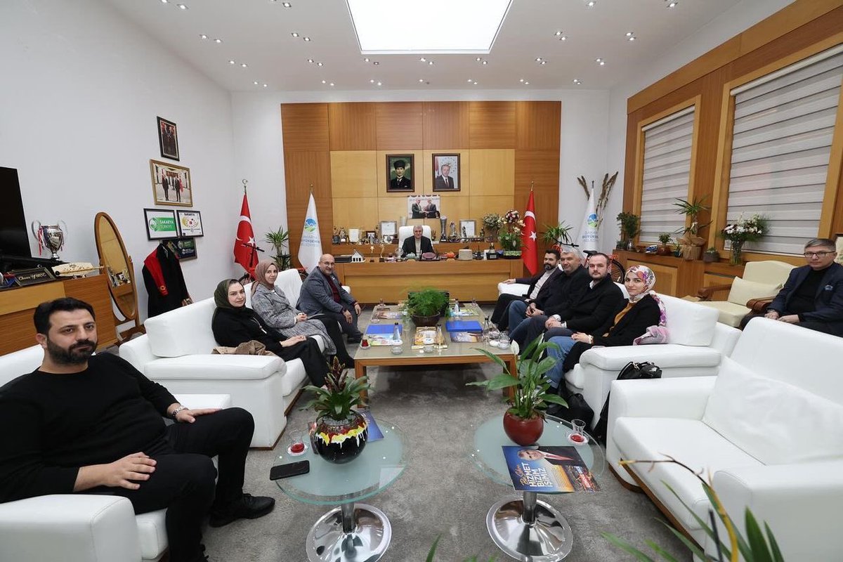 Tüm Radyo Televizyon ve İnternet Gazetecileri Derneği Genel Başkanı Av. Bedia Teymur ve yönetim kurulu üyelerimizle birlikte  Sakarya Büyükşehir Belediye Başkanı  Ekrem Yüce Başkanı makamında ziyaret ettik. 
<a href="/Sakaryabld/">Sakarya Büyükşehir Belediyesi</a> <a href="/ekremyuce/">Ekrem Yüce</a> <a href="/filizyuce/">Filiz Yüce</a> 

📍#Sakarya
