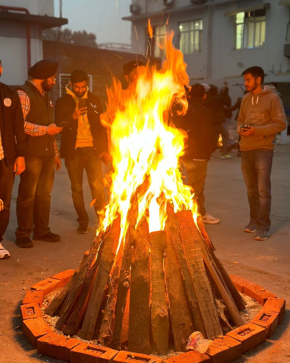 bigwingsllc's tweet photo. Happy Lohri, and here's to a year of abundance and triumphs! 🌟

#lohri #lohrifestival #LohriCelebration #lohriparty #team #carriers #transport #california #us #freightliner #trucking #truckdrivers #supplychain #logistics #bigwingsllc #transportation #trucking #work https://t.co/UmHaVb3YTQ