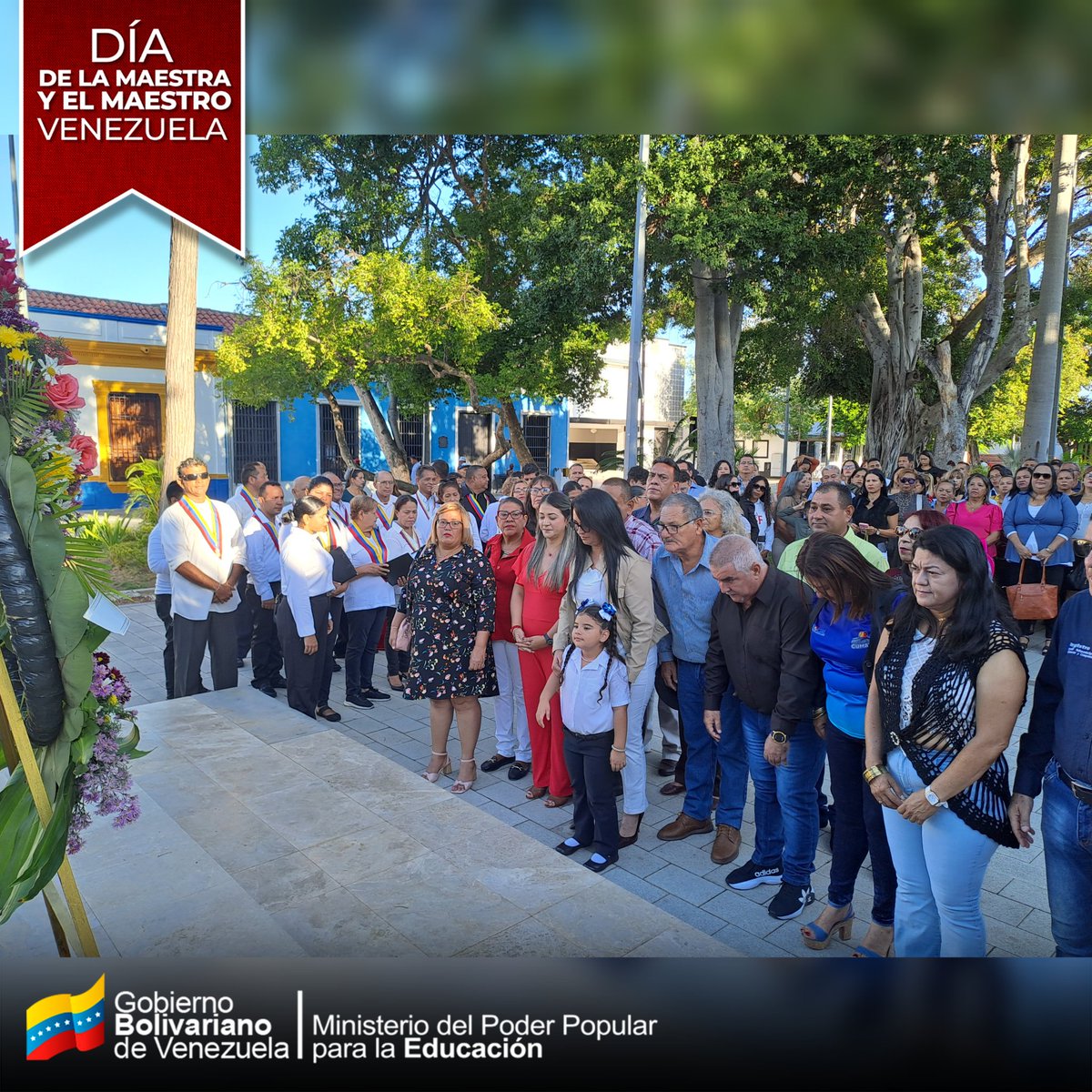 CDCESucre's tweet photo. #15deEnero En Celebración del #DiaDelMaestro, se realiza Ofrenda Floral al Padre de la patria, desde la Plaza Bolivar de Cumaná. #mppe @_LaAvanzadora @MPPEDUCACION @NicolasMaduro @GPintoVzla @KarenlyPSUV https://t.co/RU3F6XShOC