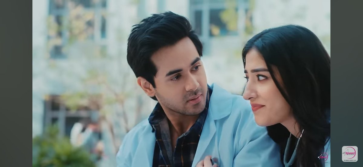 Randeep's song selection can never go wrong. Most importantly, each of his songs have some story. There is always a start middle and end in his MVs which is hardly seen in MVs. 

Beautiful song and story💫
#RaftaRafta 
#RandeepRai