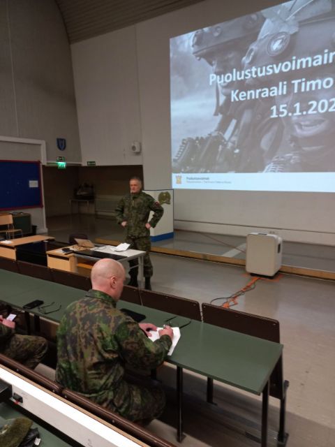 Puolustusvoimain komentaja, kenraali Timo Kivinen tarkastuskäynnillä Maasotakoulussa Haminassa. #maask #maavoimat #puolustusvoimat