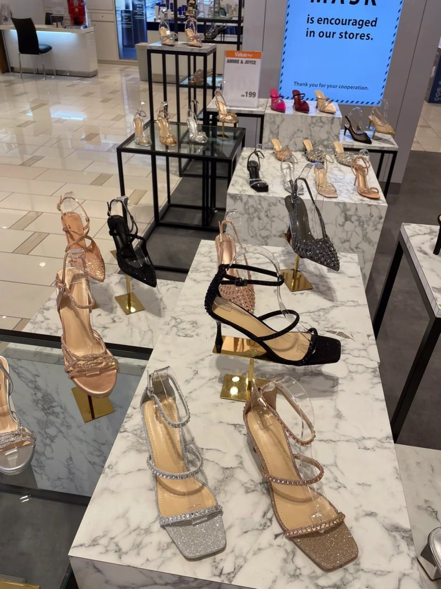 rupertdenoga's tweet photo. I have enough clothes and shoes that I don't need to go shopping again and no girl has ever told me.😂😅 https://t.co/8EM88sYpZD
