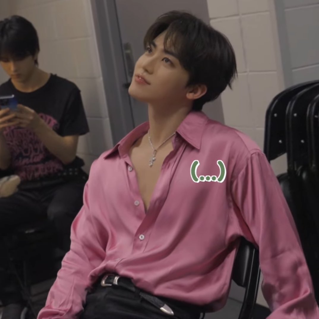 njmhae's tweet photo. need more pictures of him in this outfit screenshots aren’t enough @ na.jaemin0813 PLEASE 🤲🏻 https://t.co/FRPoWqS1iD