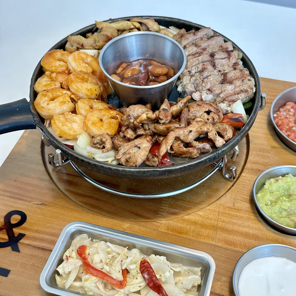 areadecember's tweet photo. ร้าน Seoga &amp; Cook ที่เซ็นเวิลด์ เป็นร้านลอาหารอิตาเลียน-เกาหลี 🍳🥓 ที่คุ้มมาก แต่ละอย่างคือใหญ่มากๆ มากินกับเพื่อน คืออิ่มแบบอิ่มเลย ส่วนรสชาติคือทำได้ถึงจริงๆ แถมหารออกมาคือราคาไม่แรงเลย #seogaandcook https://t.co/8A4hwn44tV