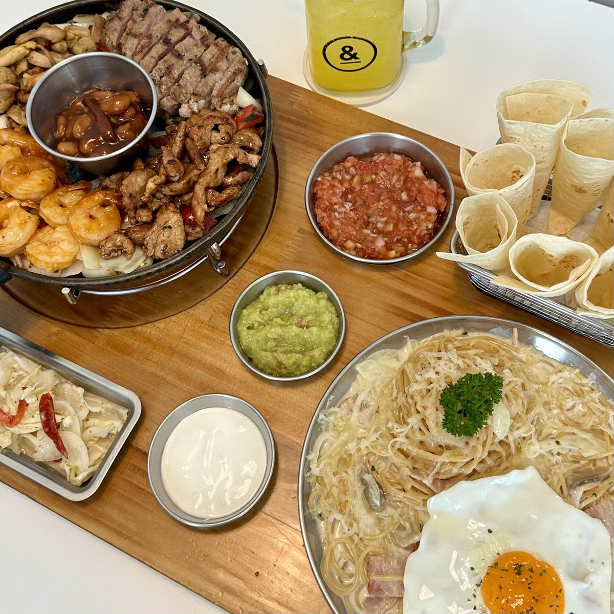 areadecember's tweet photo. ร้าน Seoga &amp; Cook ที่เซ็นเวิลด์ เป็นร้านลอาหารอิตาเลียน-เกาหลี 🍳🥓 ที่คุ้มมาก แต่ละอย่างคือใหญ่มากๆ มากินกับเพื่อน คืออิ่มแบบอิ่มเลย ส่วนรสชาติคือทำได้ถึงจริงๆ แถมหารออกมาคือราคาไม่แรงเลย #seogaandcook https://t.co/8A4hwn44tV