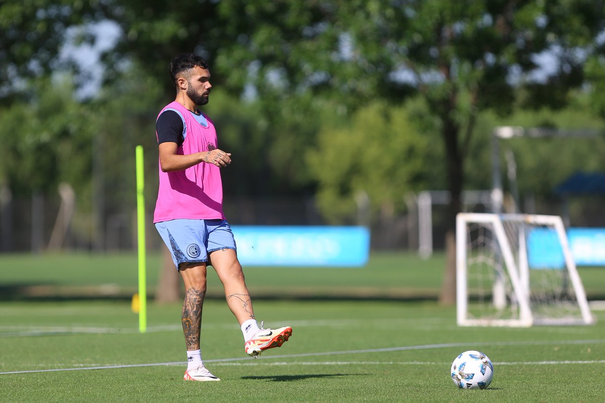 🏴‍☠️⚽ ¡Arrancamos la semana!

Última práctica en Villa Esquiú antes de viajar a Uruguay. 🔜🇺🇾