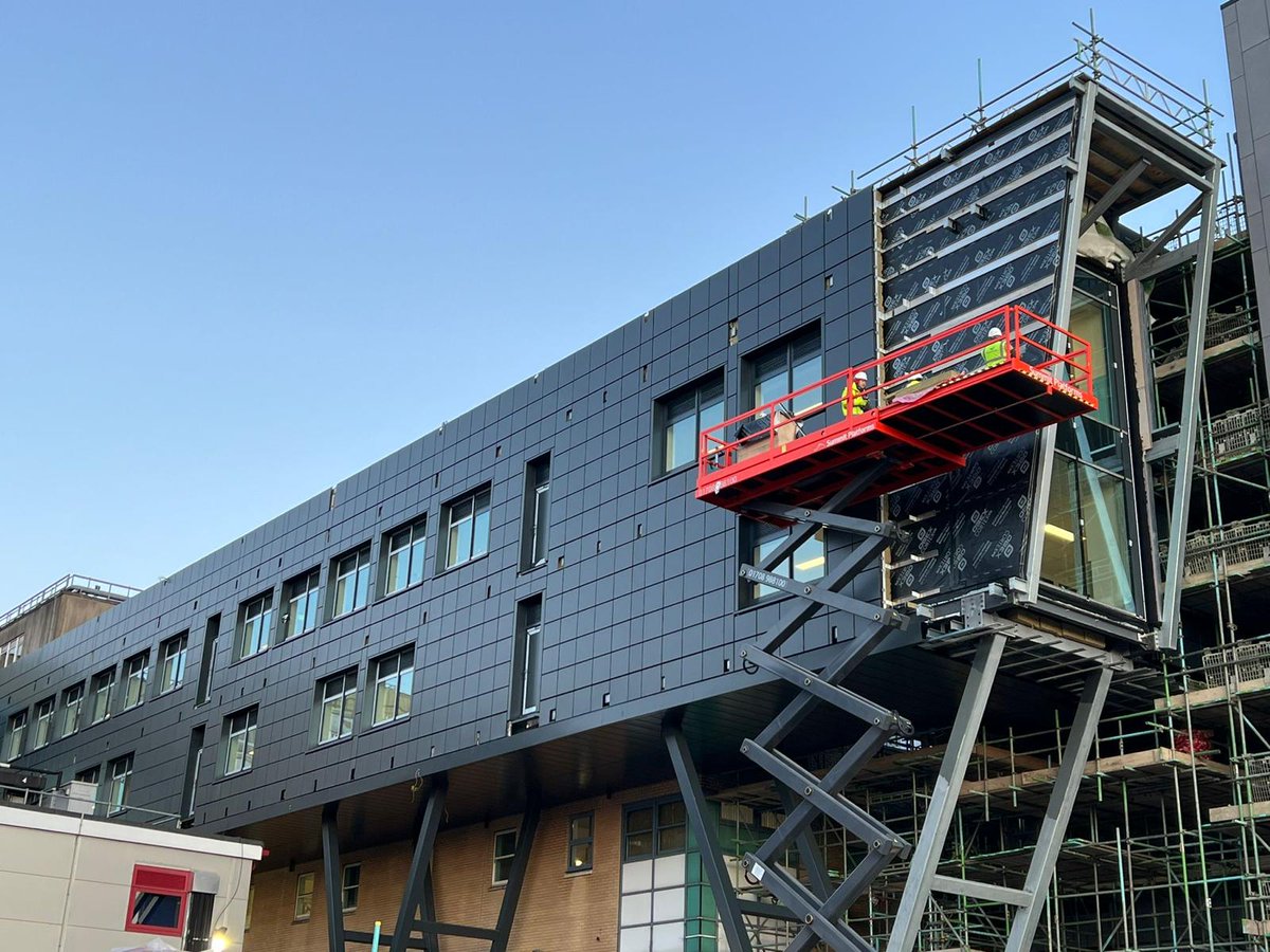 reconaluk's tweet photo. Latest images from our Southampton Link Bridge Project, due for completion this week.  We can't wait to see the final bridge in use, linking  the hospital to the Oncology wing. More info here https://t.co/jhT5hdhwr5 

#curtainwalling #facades #cladding #soffits #construction https://t.co/h46Vzp6fhk