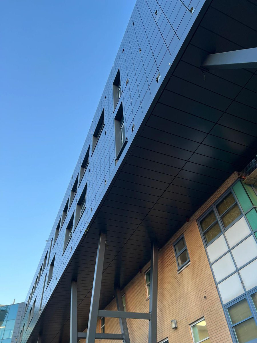 reconaluk's tweet photo. Latest images from our Southampton Link Bridge Project, due for completion this week.  We can't wait to see the final bridge in use, linking  the hospital to the Oncology wing. More info here https://t.co/jhT5hdhwr5 

#curtainwalling #facades #cladding #soffits #construction https://t.co/h46Vzp6fhk