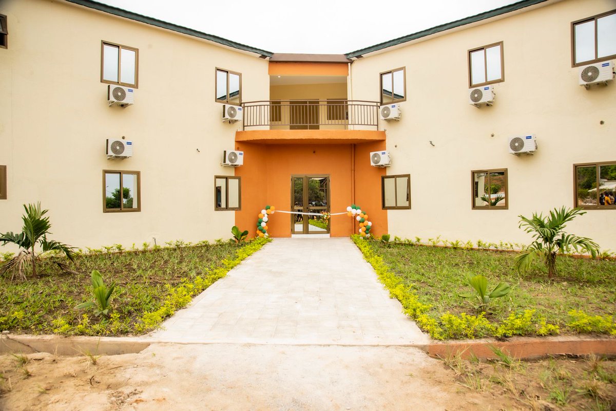 TBirahimaO's tweet photo. La modernisation des infirmeries dans les casernes des FACI renforce le lien Armée-Nation, soulignant l'engagement envers la vision du Chef Suprême des Armées, SEM. Alassane Ouattara, avec 60% de civils bénéficiant de ces installations militaires. #MEMDEF #ENGAGÉS 🇨🇮 https://t.co/DcqxPjaZe5