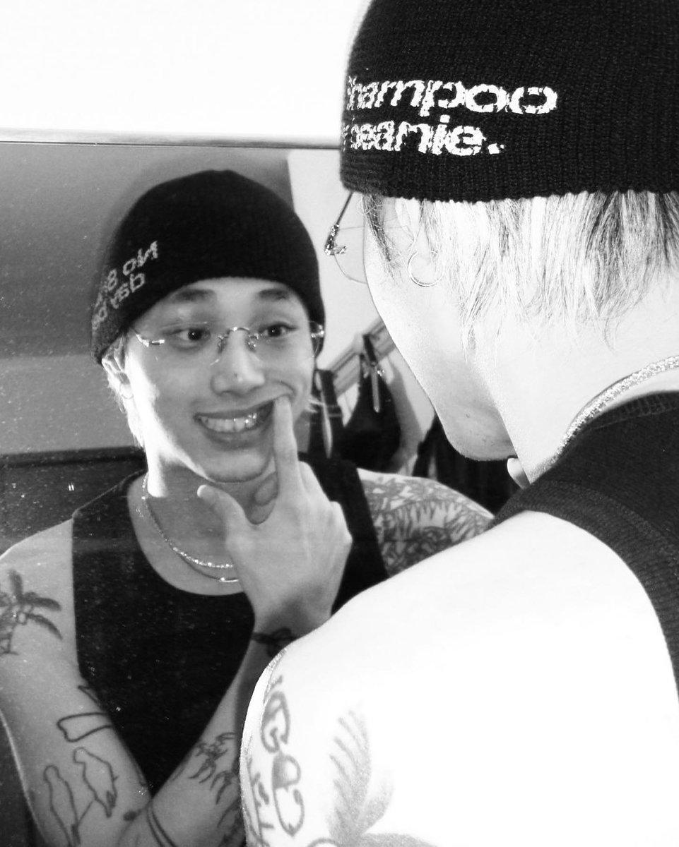 ____jeyy's tweet image. Guess what's new?