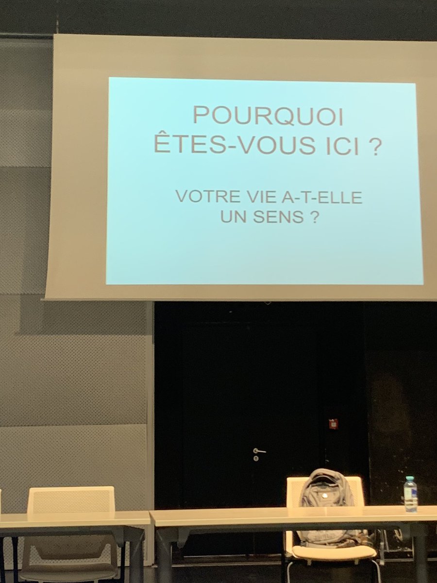churchyagami's tweet photo. Premier cours de philo du S2 
Lourd l’ambiance https://t.co/P6TS74DjWT