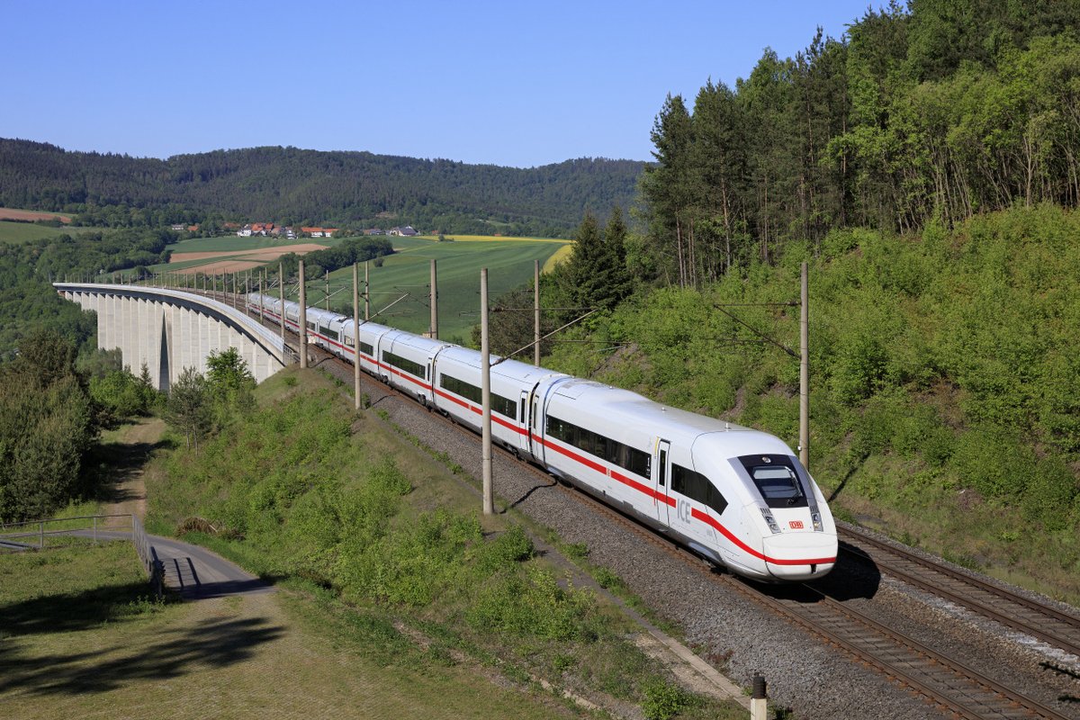 Germany plans to use railway power lines to relieve strained electricity grid

Deutsche Bahn joins up with transmission system operator TenneT to run first tests

cleanenergywire.org/news/germany-p… #electricity #EnergyTransition