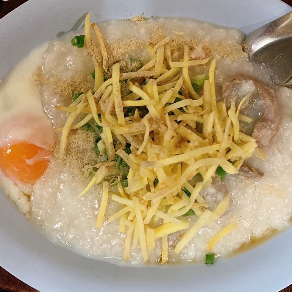 thonburian's tweet photo. โจ๊กเตาถ่าน เป็นร้านประจำของเราเอง กินมาแล้วหลายปี พาเพื่อมากินกี่คนติดใจกันหมด

เค้ามีทั้งมาม่า และโจ๊กนะ ดูทำไม่ยากแต่พอไปทำเองทีไร ไม่อร่อยเท่าสักที 🤣 หมูนุ่ม ตับสุกกำลังดี ก็คือชอบมาก

🕘 จันทร์-ศุกร์

16:300-21:00 น.

📍https://t.co/X5TMUjs8MZ

#รีวิวฝั่งธน #อร่อยบอกต่อ https://t.co/nixsdhndID