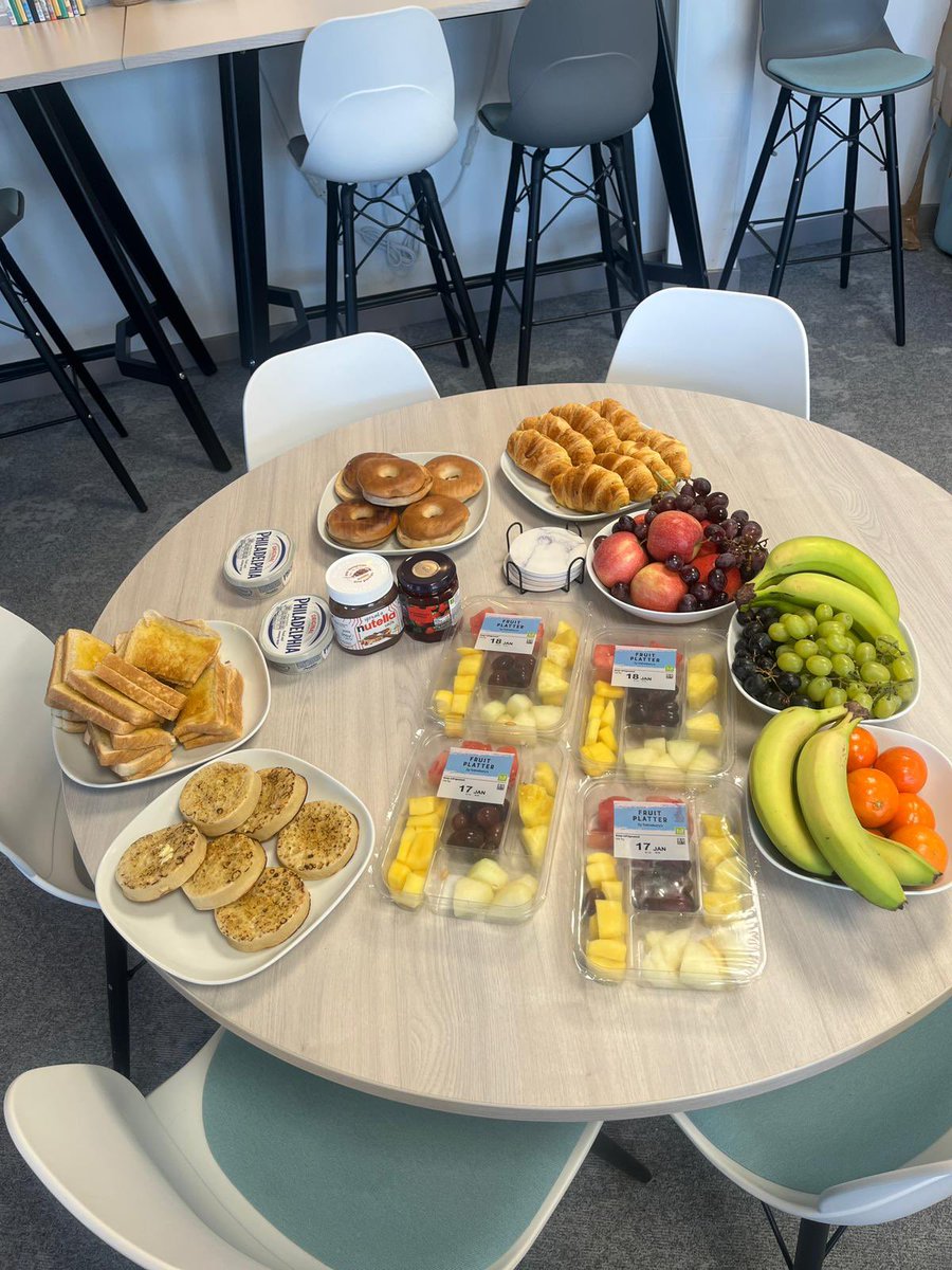 No signs of blue Monday at Mab Lane. Positive vibes all the way as we start the day with a team breakfast 🌈 🥞 🍎 🍌 🥯 @MabLanePri #onlythebest #positivity #staffwellbeing