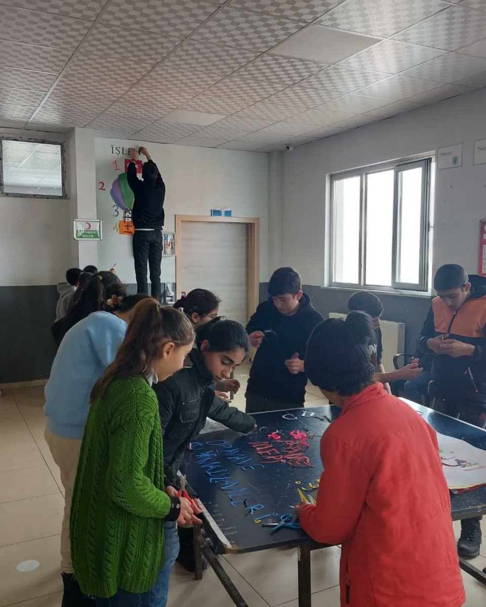 dagpinarort's tweet photo. #SevdamızEğitim 
@KarsValiligi
@ziyapolat73
@karsmem
@digorkaymakamlk
@digormem
@KafkasProjesi
Kafkas projesi kapsamında matematik sokağı çalışmaları devam ediyor.📏📐 https://t.co/Dg9r8rQlDa
