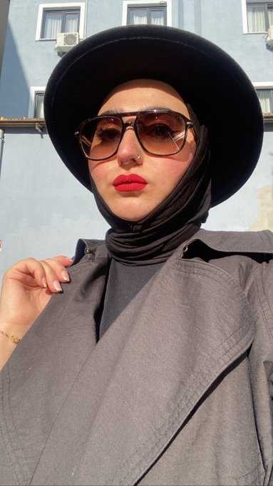 bu şapkayı almakla ne kadar doğru bi karar verdim ya hadi lookumu &ouml;v&uuml;n hemen https://t.co/RR6pfp48xP