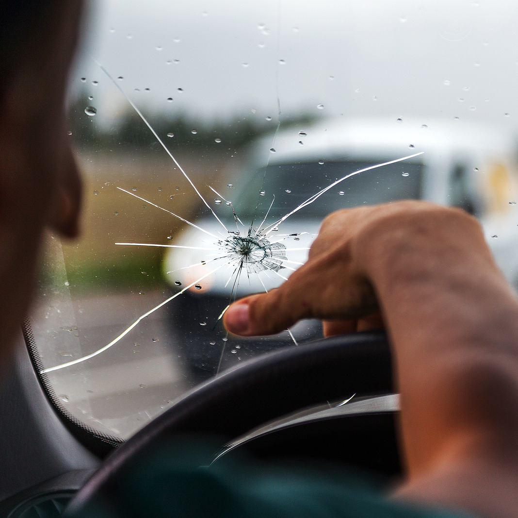 EUROTALLER's tweet image. 👉Cuida el estado del parabrisas de tu coche porque pude afectar a tu seguridad al volante 🚘🪟
⬇️⬇️
tinyurl.com/y883vnnt

#parabrisas #coche #seguridad