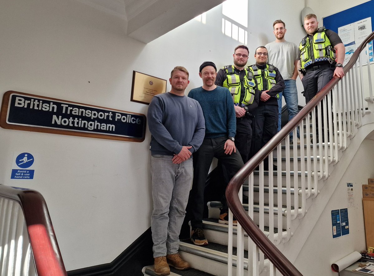 Today, we have welcomed officers from the Munich Police Department. 
We have exchanged Police badges, spoken about our differences, similarities, and how we keep the public safe.
We highlighted the #Text61016
reporting service, which was well received