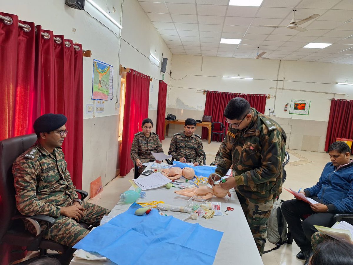 dgafms_mod's tweet photo. #FirstGoldenMinute
(FGM)
Military Hospital Gwalior and Indian Academy of
Paediatrics (IAP) conducted IAP FGM Basic Neonatal Resuscitation training for Medical and Nursing Officers under First Golden Minute Project.
#Touching Hearts
Saving Lives
#Team MH GWALIOR
@adgpi
@modspokesperson
