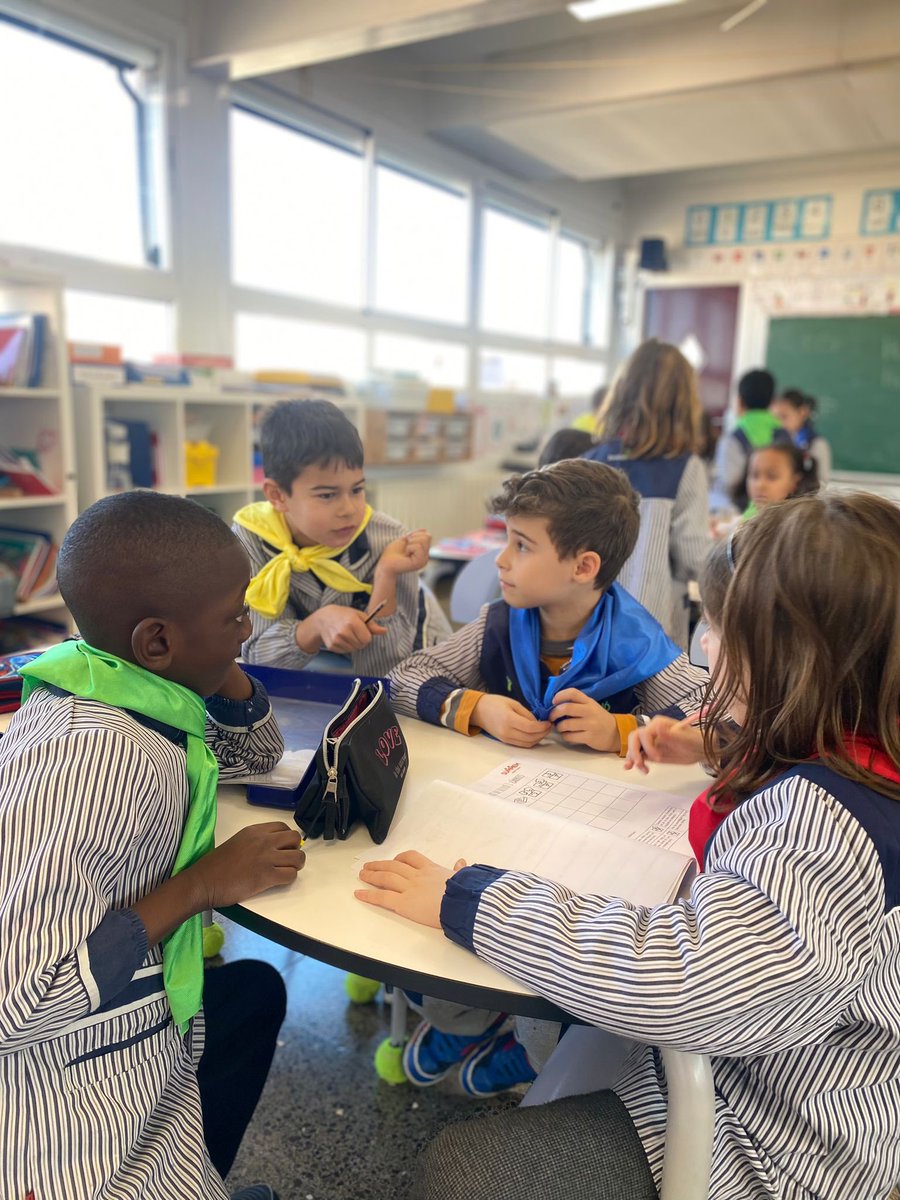 escolapiamataro's tweet photo. Moments de trobar-nos amb l’equip i reflexionar… Com estem fent els càrrecs? 💭 #SUMMEM #Som2n https://t.co/b1IPEvrWvI