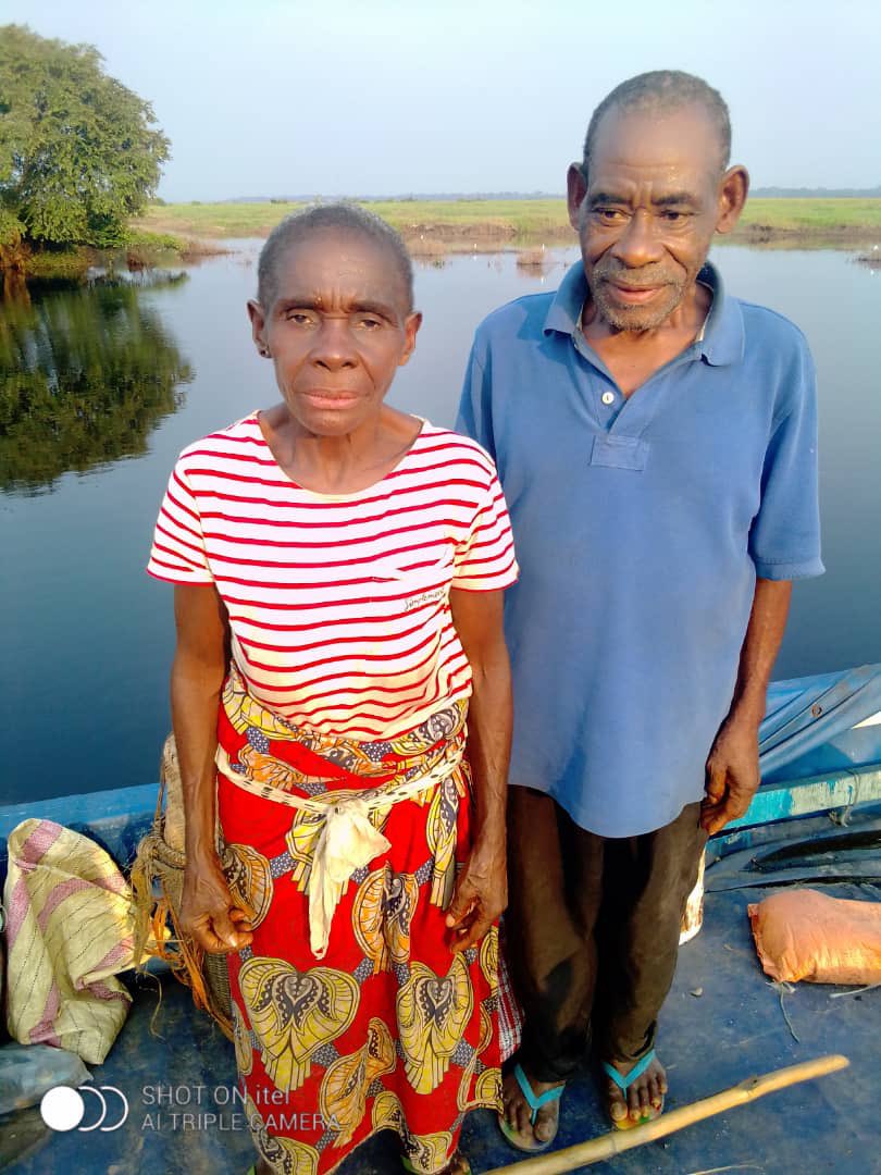 Aslav_asso's tweet photo. Nous souhaitons vous partager le retour au village de Moungouma, de Papa Pierre et sa compagne (autochtones).
Ainsi, le programme Parrainage et le programme des Consultations Avancées ont pu soutenir les frais médicaux et les frais de logistique.
Bravo à toute l’équipe. https://t.co/xffYtK7p4N