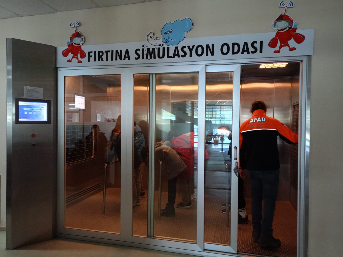 bursaafad's tweet photo. İl Afet ve Acil Durum Müdürlüğümüz, Afet Eğitim Merkezimizde simülasyon teknolojileri kullanılarak, afet farkındalık eğitimlerimiz devam ediyor. Bugün 11 şube toplam 260 öğrenciye afet farkındalık eğitimi verildi. @BursaValiligi @AFADBaskanlik @meb_ogm https://t.co/IpciLO09Sm