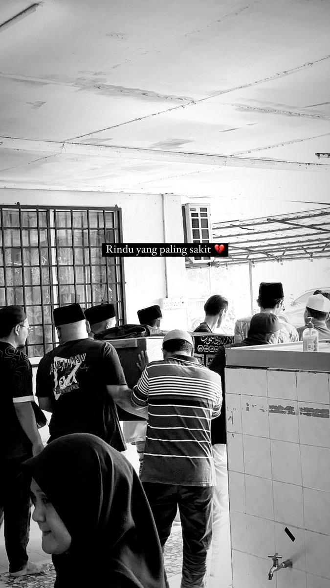 elybhari_'s tweet photo. Selamat jalan ke negeri abadi abah 🥺 kakak rindu sangat sangat . Kami hilang hero dunia akhirat kami . Semoga abah tenang disana 🤲🏻 Al fatihah 🤲🏻 https://t.co/a64gNoCXC8