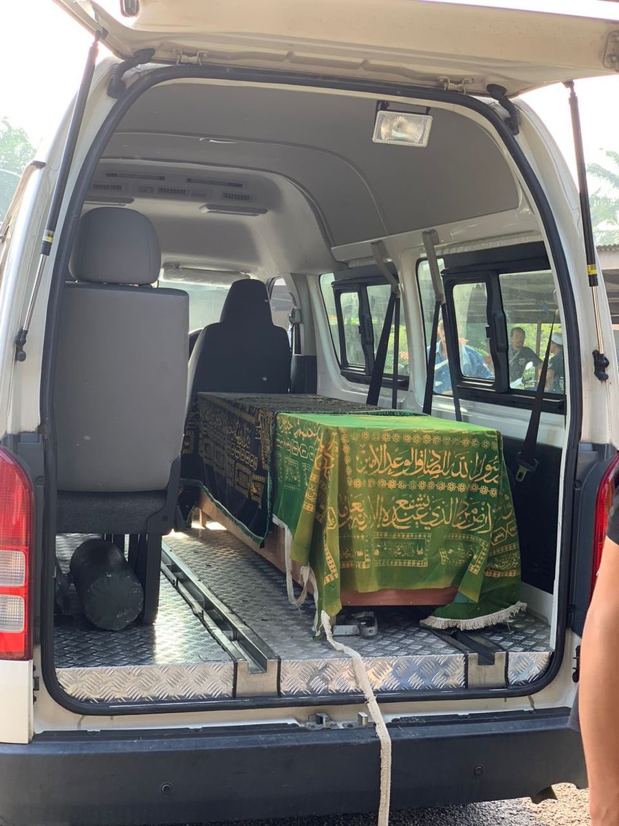 elybhari_'s tweet photo. Selamat jalan ke negeri abadi abah 🥺 kakak rindu sangat sangat . Kami hilang hero dunia akhirat kami . Semoga abah tenang disana 🤲🏻 Al fatihah 🤲🏻 https://t.co/a64gNoCXC8