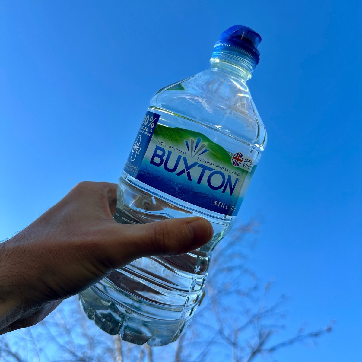 #BlueMonday is a myth, but as the sky is in fact blue today and it’s a Monday, here’s our bottle looking rather glorious and hydrating in the sunshine this afternoon🌞 #HaveAGoodDay