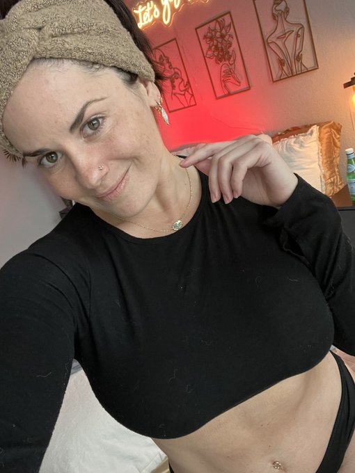1 pic. Cum stay warm with me on Chaturbate! Link in my bio ! https://t.co/SPEKaXbxLN