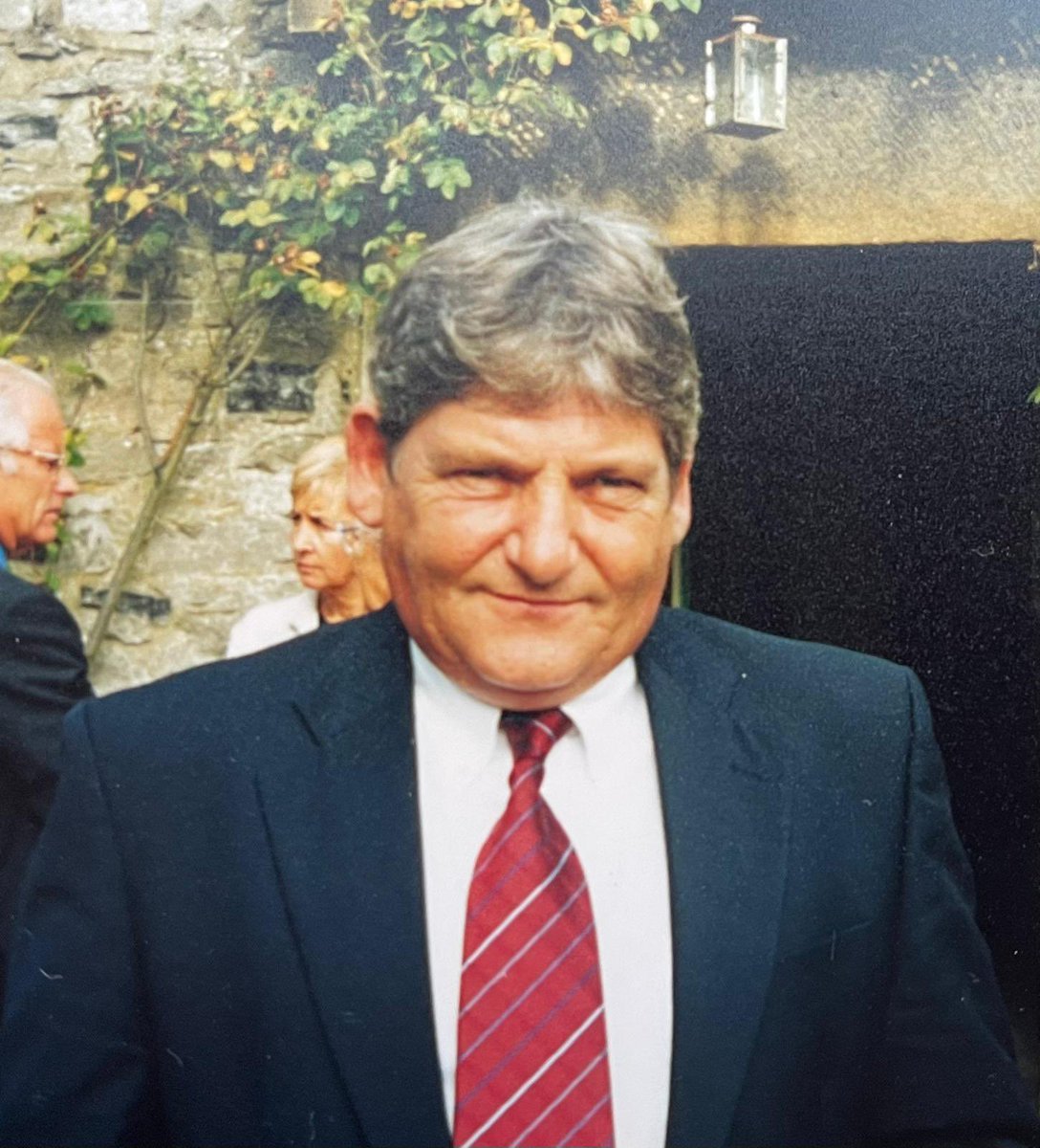 It is with the deepest sadness that we have learned of the passing of our former 1st team Captain and Chairman of Cricket, Andrew Tasker over the New Year period.

The club sends its heartfelt condolences to Di, Jim, Richard, Katie and Family at this difficult time.