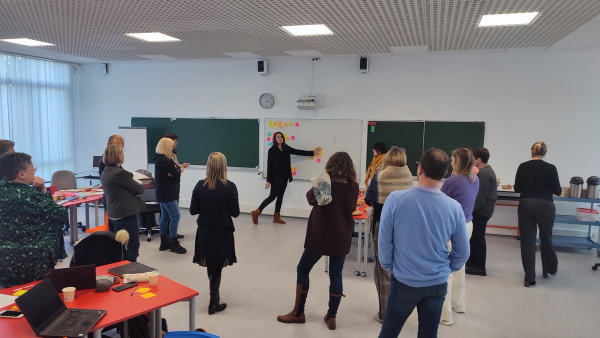 ota_dsden62's tweet photo. Ce lundi 15/01, comité de pilotage OTA   pour : 
➡️ Interroger les communs
➡️ Définir les synergies ressources / terrain
➡️ Poser les 1eres bases d'une rencontre pour tous et avec tous
Un grand merci au @LpoArtois pour son accueil et la mise à disposition de la salle flexible ! https://t.co/xcaBgKk6c3