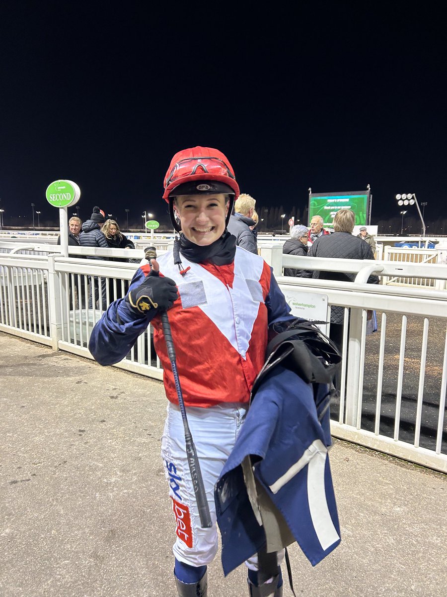 A double on the night for @jomason90 at @WolvesRaces on AL WOSOL for @Archie_Watson and GUSTAV GRAVES for @derekshawracing 🏆🏆 Congratulations!