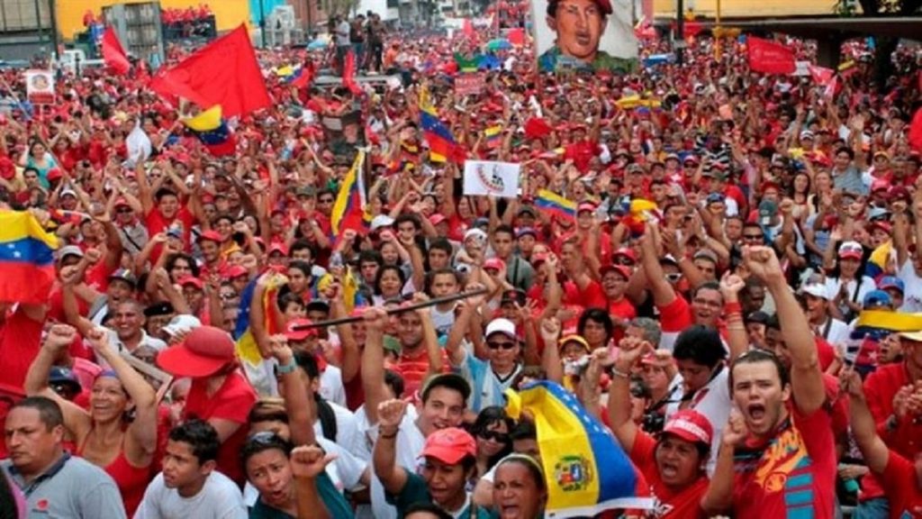 #NotiMippCI 📰🗞️| Pueblo venezolano se moviliza en respaldo al mensaje anual del presidente Maduro. 
  Lea más ▶️acortar.link/uZtm8o
#MensajeAnual #MemoriaYCuentaAfirmativa