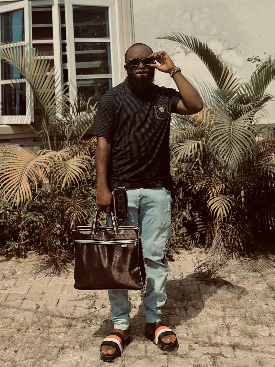 FQentertainer's tweet photo. It’s Monday I heard, May this week be better than the previous 🙏🏽
••• meanwhile, anticipate my forthcoming EP 🚀 🚀 🚀
Coming soon!
#FQ #FQhere #FQtba #AwalFQ #LetsGetItDone #anticipate #my #ep #mylife #myhome #mcm #monday #mondaymood #mondaymotivation #letlovelead https://t.co/qMAxFCBhiZ