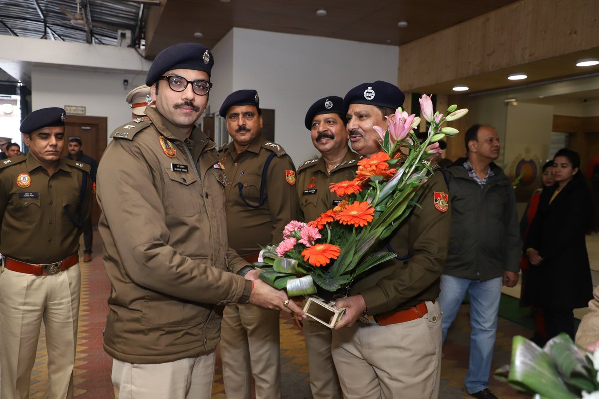 DCPCentralDelhi's tweet photo. Today, officers of Central District welcomed Sh M. Harsha Vardhan, IPS who took charge as DCP Central. He also held an introductory meeting with the officers today.

@DelhiPolice 
@TeamCentral
@DelhiPoliceUpdate https://t.co/7k2ONr0IfE