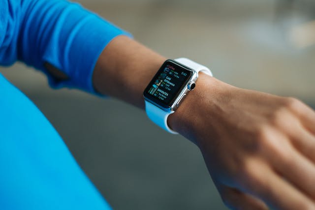 srpatterson's tweet photo. #Apple Watch Faces Feature Sacrifice to Avoid Ban, What's Next?
#FastSwings
https://t.co/312ROtxa62 https://t.co/IqJJ1JlBua