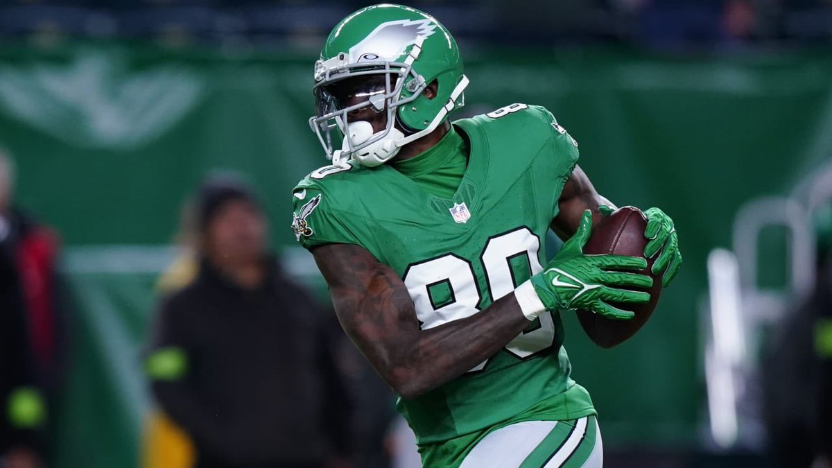 HeisenbergBets3's tweet image. 🧪💥Combustion Reaction (2u)💥🧪

1u-Julio Jones o15.5 Rec. Yds (-113) #Fanduel 

1u-Julio Jones o1.5 Reception (-125) #Bet365 

Easy low volume bet imo. The Eagles don’t have another big receiver comparable to AJ Brown aside from Julio. 2 receptions in each of the last two weeks…