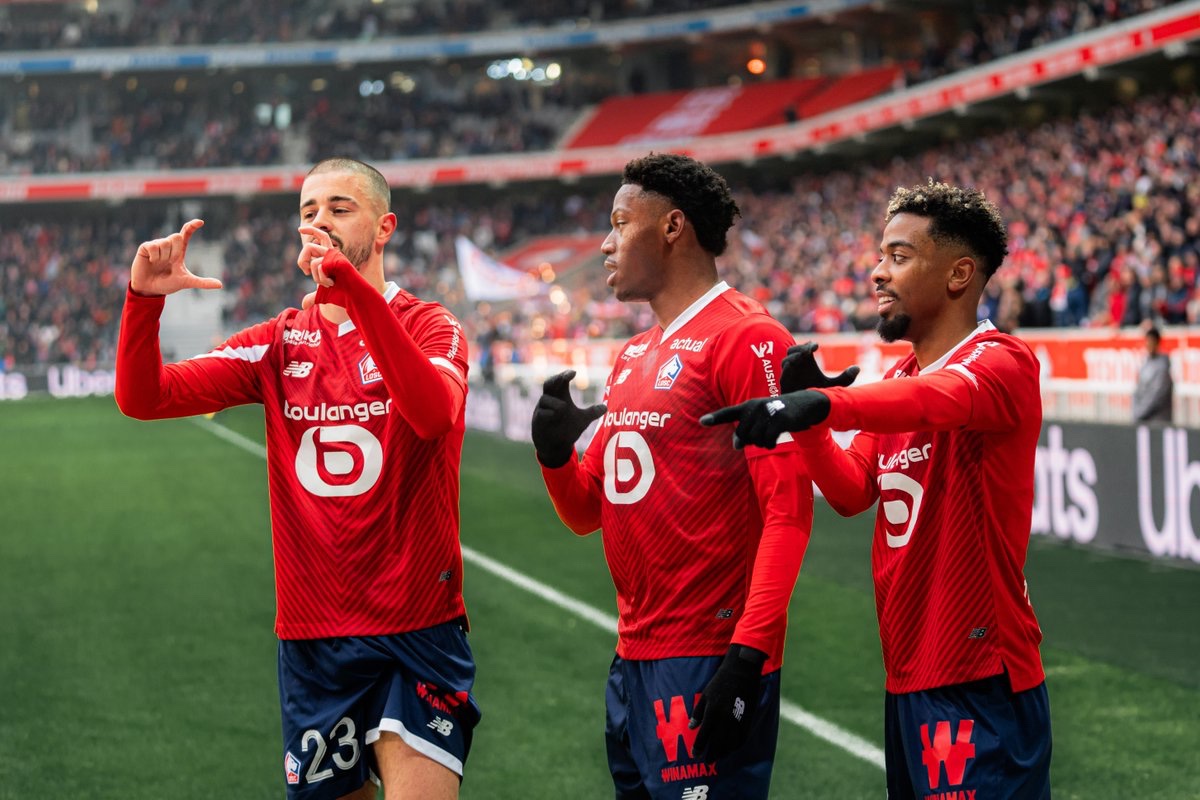 Footballogue's tweet photo. Hier soir, Jonathan David, Angel Gomes et Edon Zhegrova ont célébré en l’honneur de César, un enfant à qui ils avaient rendu visite. 😍❤️‍🩹

(@losclive) https://t.co/aYfy4uWFuF https://t.co/8SIJJayp5G